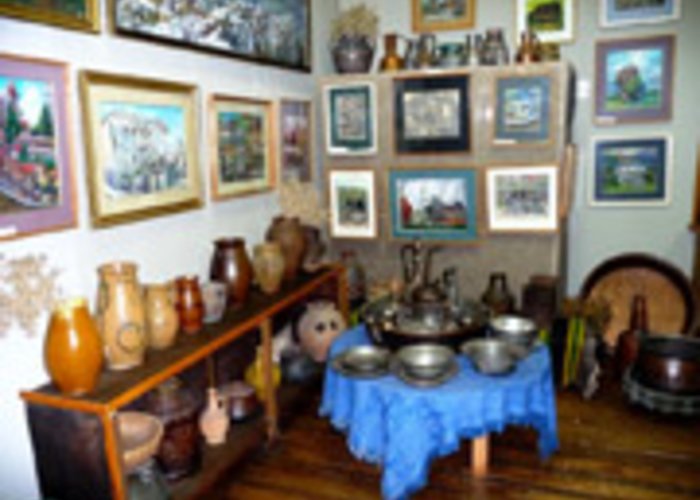 Elene Akhvlediani House Museum