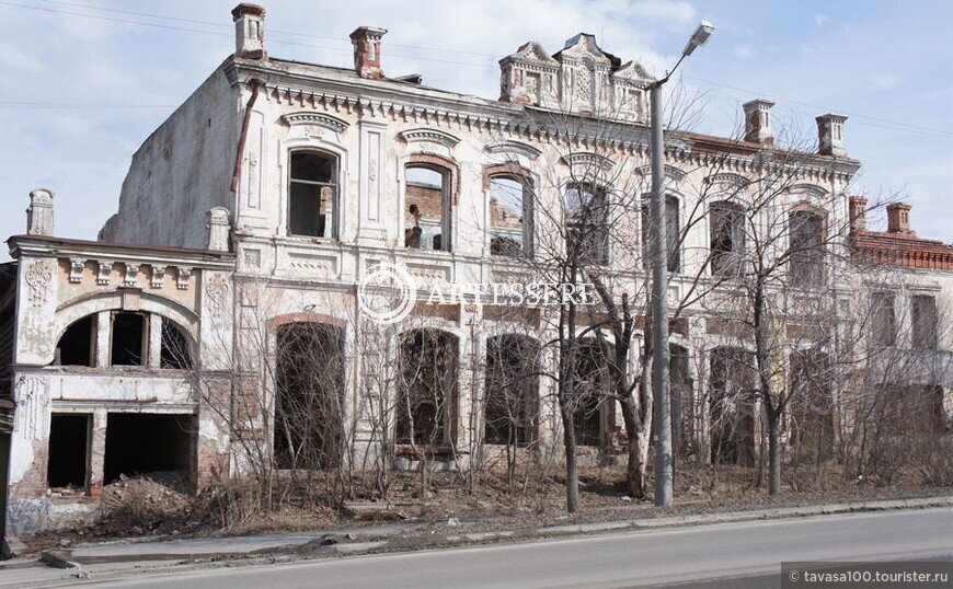 The House of merchant  Smirnov(The Museum of pelmen and museum′s coffee-room)