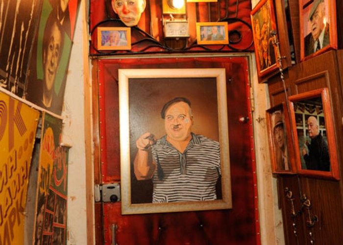 The Museum of Three Actors