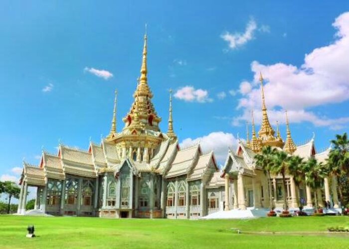 Lan Boon Mahawihan Somdet Phra Buddhacharn To Brahmarangsri Park