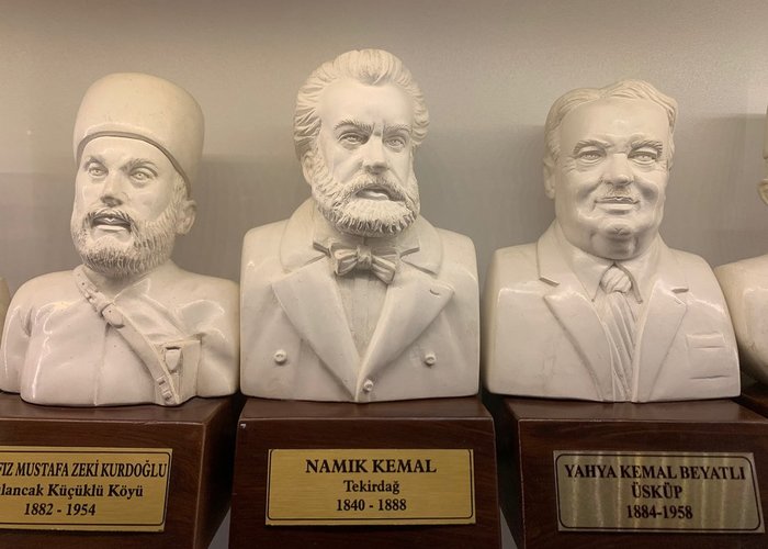 Luletasi Mehmet Bassav Kultur Art House