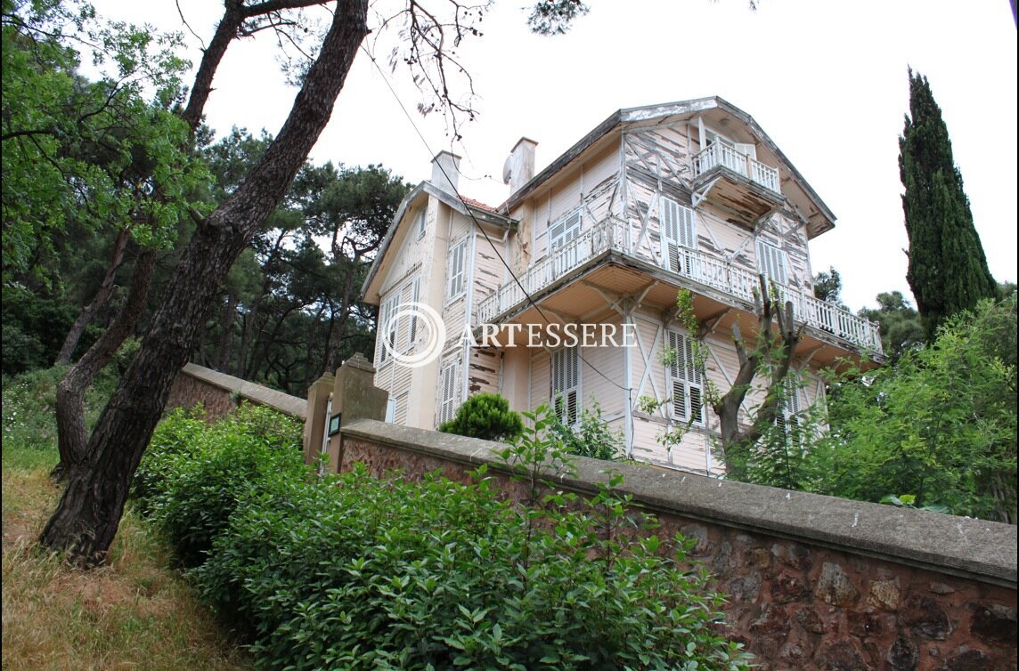 Huseyin Rahmi Gurpinar Museum