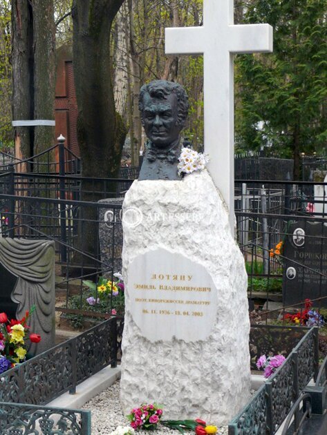 Museum director Emil Lotyanu