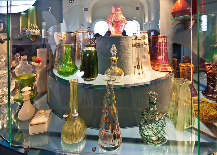 The Museum of  Crystal and miniature lacquer painting