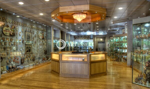 Donald E. Stephens Museum of Hummels